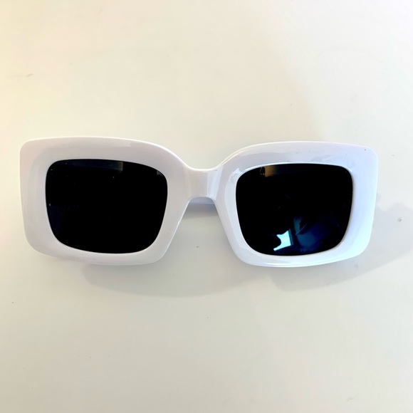 Perfect sunglasses for Summer! - Picture 2 of 2